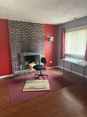 92 Gauguin Court 92, Middle Island, NY 11953