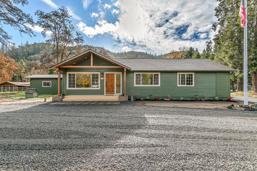 753 Rogue River Highway, Gold Hill, OR 97525