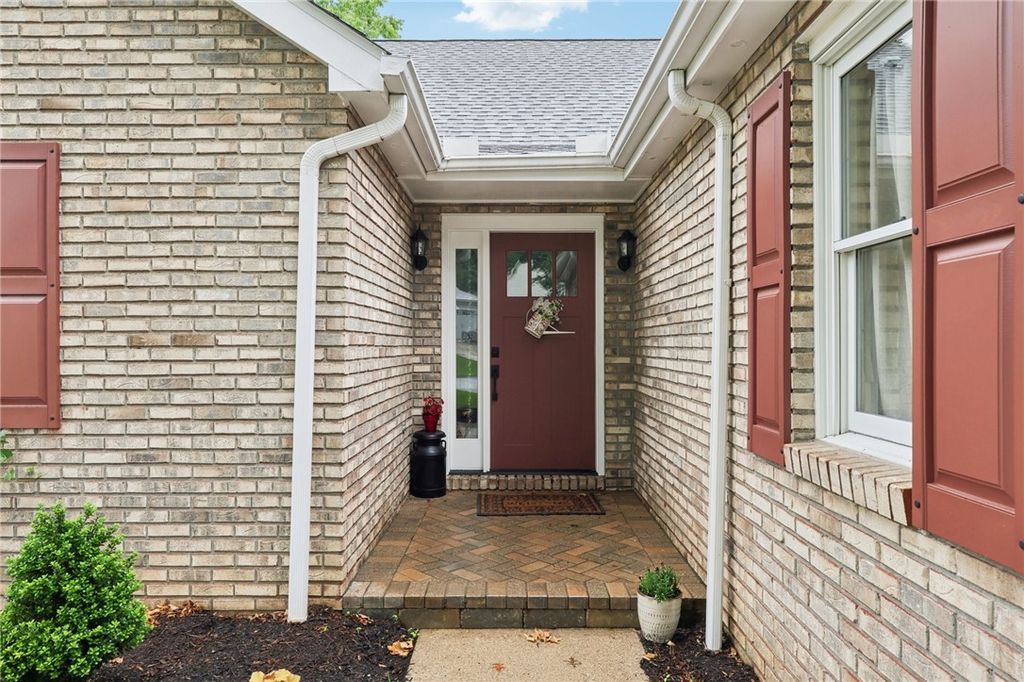 1005 Lakemont Dr, South Fayette, PA 15017