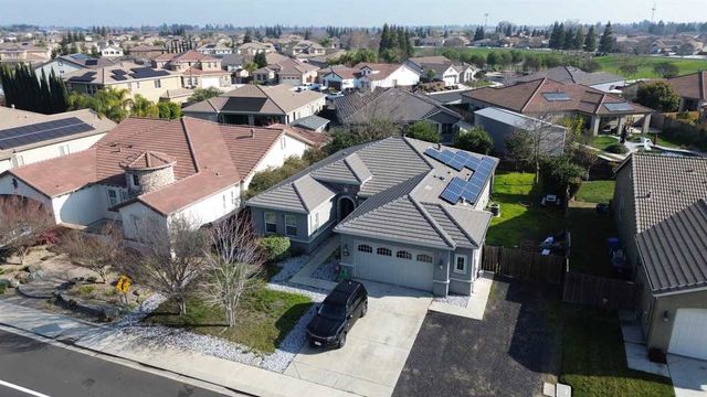 1110 Clearwater Creek Blvd, Manteca, CA 95336