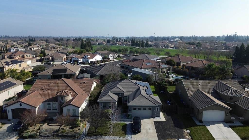 1110 Clearwater Creek Blvd, Manteca, CA 95336