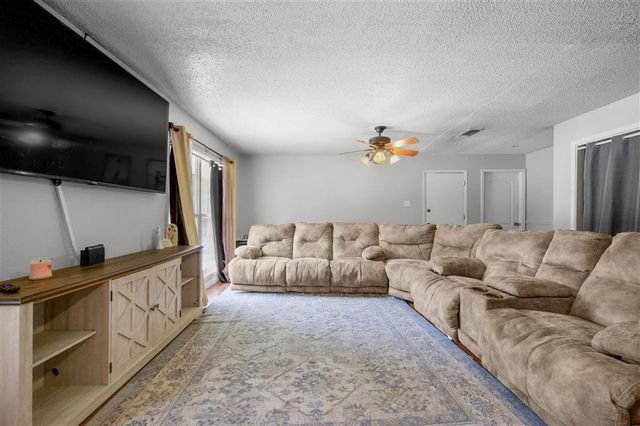 105 Allen Avenue, Leesville, LA 71446