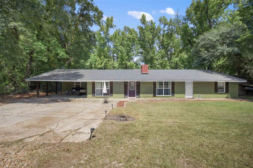105 Allen Avenue, Leesville, LA 71446