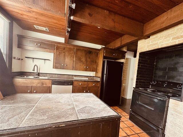 1628 Kelving Way, Wharton, TX 77488