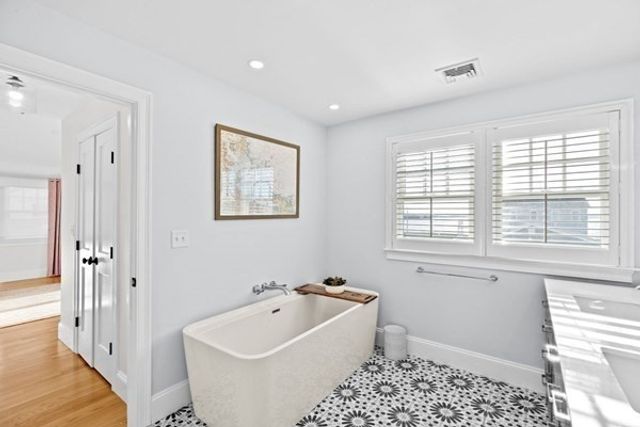 5 Vernon Avenue, Hull, MA 02045
