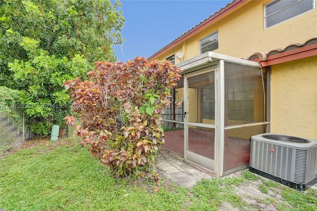 2613 NW 47th Ter 202, Lauderdale Lakes, FL 33313