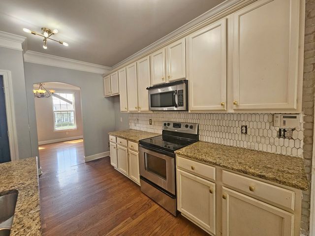 4323 Barnes Cove Dr, Nashville, TN 37211
