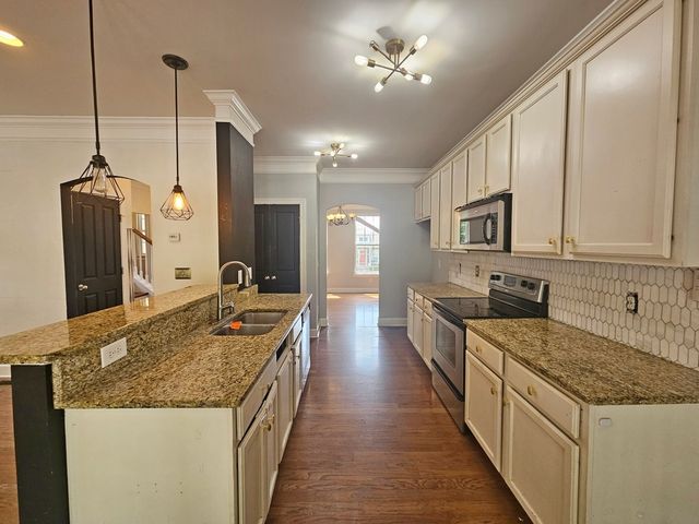 4323 Barnes Cove Dr, Nashville, TN 37211