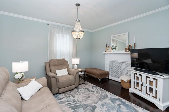 818 N AUGUSTA ST, Staunton, VA 24401