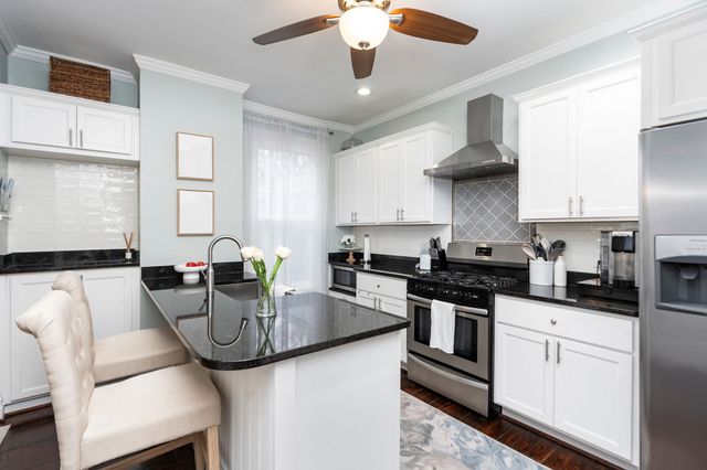 818 N AUGUSTA ST, Staunton, VA 24401