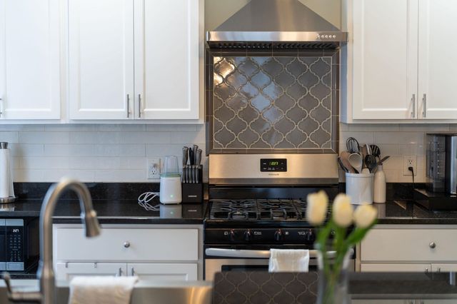 818 N AUGUSTA ST, Staunton, VA 24401