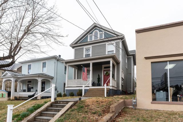818 N AUGUSTA ST, Staunton, VA 24401