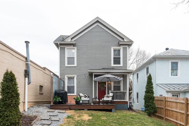 818 N AUGUSTA ST, Staunton, VA 24401