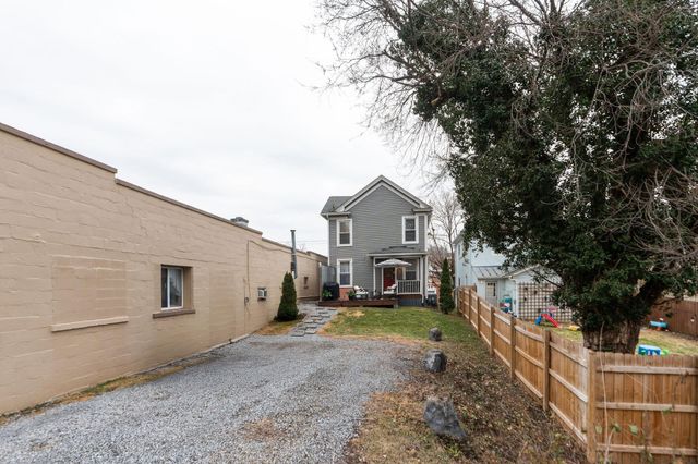 818 N AUGUSTA ST, Staunton, VA 24401