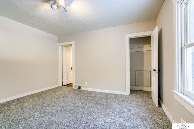 5042 E Sargent Road, Beatrice, NE 68310