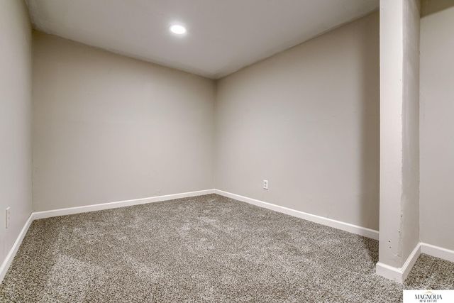 5042 E Sargent Road, Beatrice, NE 68310