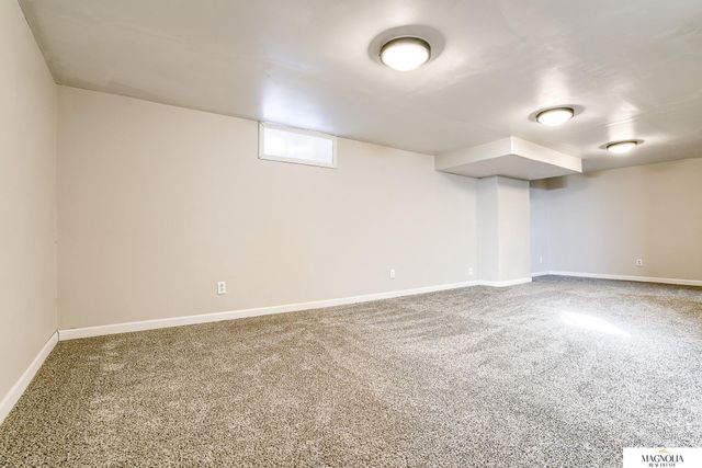 5042 E Sargent Road, Beatrice, NE 68310