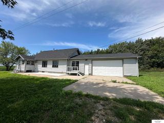 5042 E Sargent Road, Beatrice, NE 68310