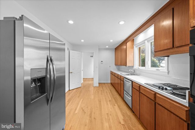 4714 33RD ST N, Arlington, VA 22207