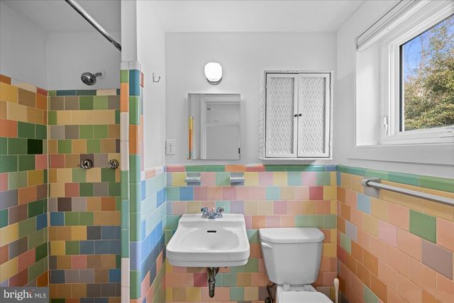 4714 33RD ST N, Arlington, VA 22207