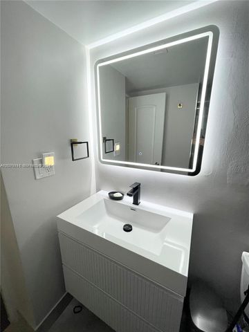 5600 Collins Avenue 16P, Miami Beach, FL 33140