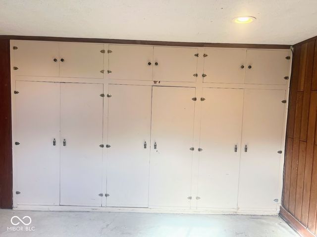 68 N 17th Avenue, Beech Grove, IN 46107