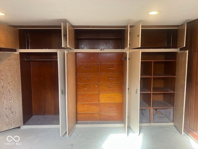 68 N 17th Avenue, Beech Grove, IN 46107