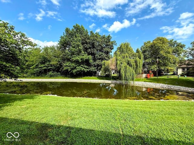 68 N 17th Avenue, Beech Grove, IN 46107