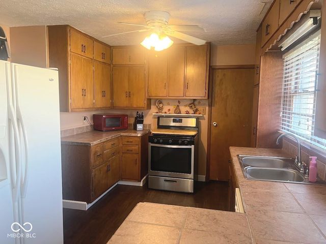 68 N 17th Avenue, Beech Grove, IN 46107