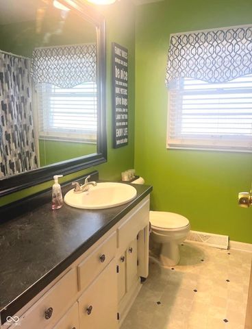 68 N 17th Avenue, Beech Grove, IN 46107