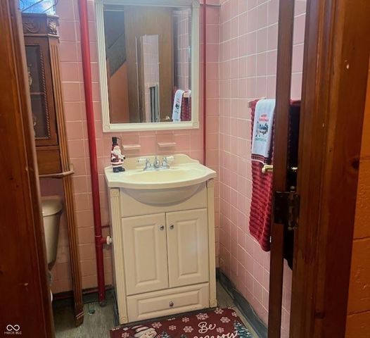 68 N 17th Avenue, Beech Grove, IN 46107