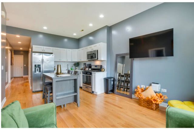 4241 S LANGLEY Avenue 2, Chicago, IL 60653