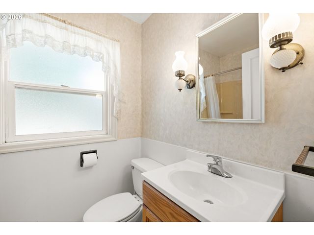 11209 Se PINE Ct, Portland, OR 97216