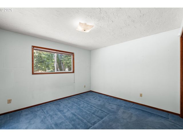 11209 Se PINE Ct, Portland, OR 97216
