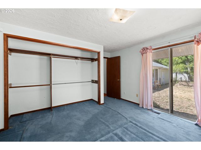 11209 Se PINE Ct, Portland, OR 97216