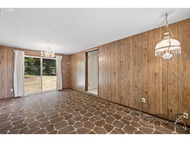 11209 Se PINE Ct, Portland, OR 97216