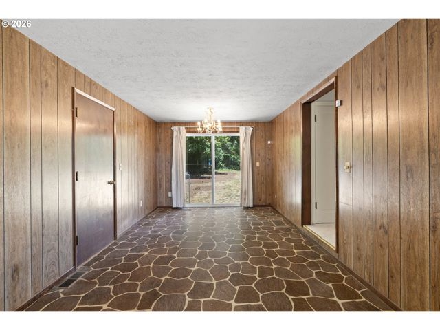 11209 Se PINE Ct, Portland, OR 97216