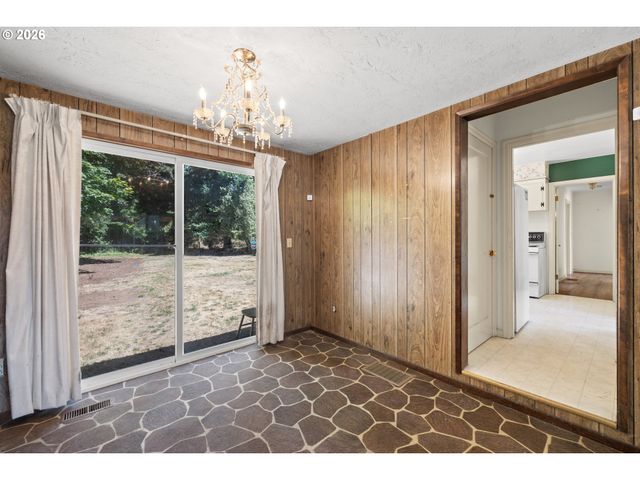11209 Se PINE Ct, Portland, OR 97216