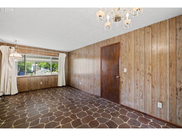 11209 Se PINE Ct, Portland, OR 97216