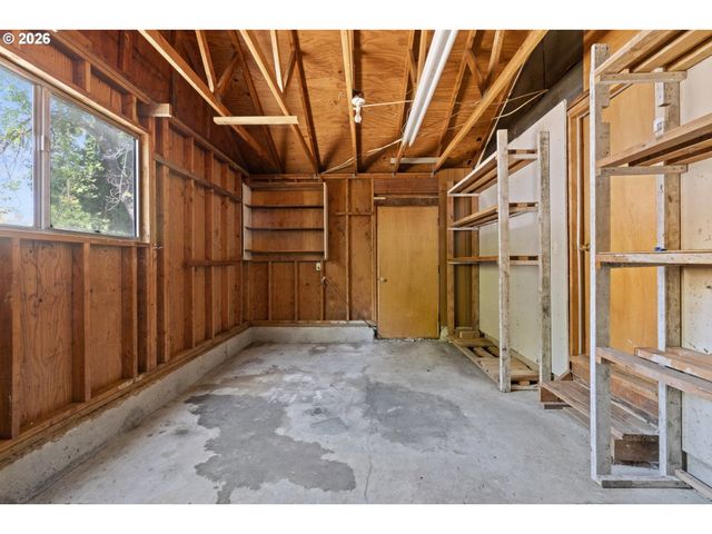 11209 Se PINE Ct, Portland, OR 97216