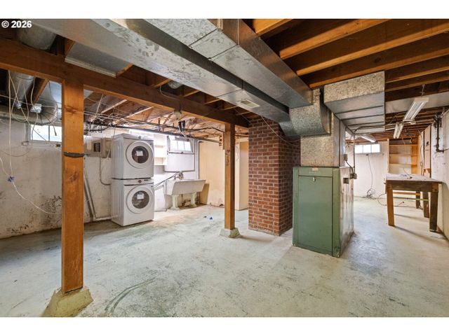11209 Se PINE Ct, Portland, OR 97216
