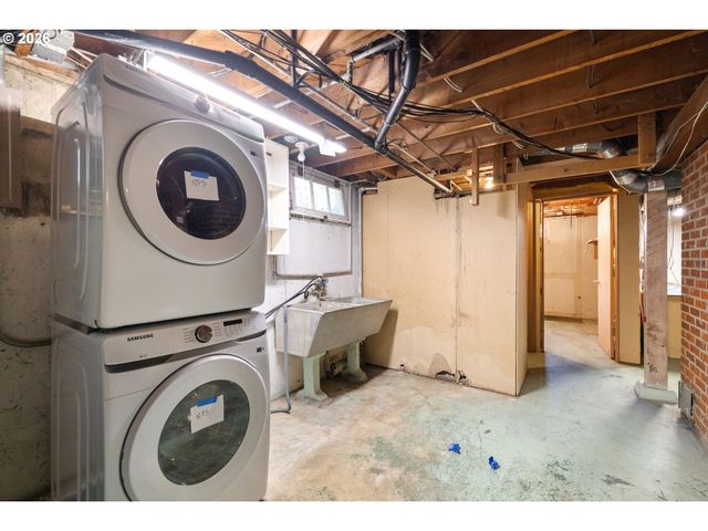 11209 Se PINE Ct, Portland, OR 97216
