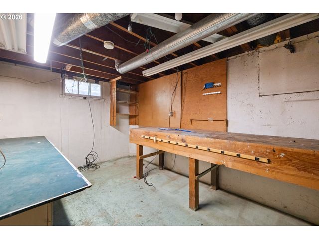 11209 Se PINE Ct, Portland, OR 97216