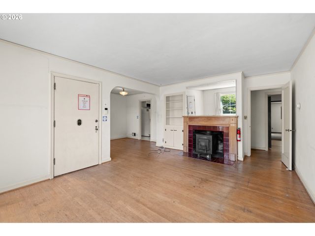 11209 Se PINE Ct, Portland, OR 97216