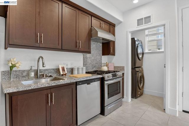 411 Rhythm Ln, Hayward, CA 94544