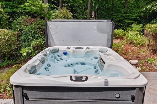 2400 Hunters Crossing Trail, Summerfield, NC 27358