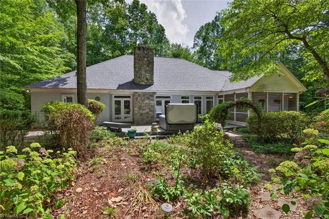 2400 Hunters Crossing Trail, Summerfield, NC 27358