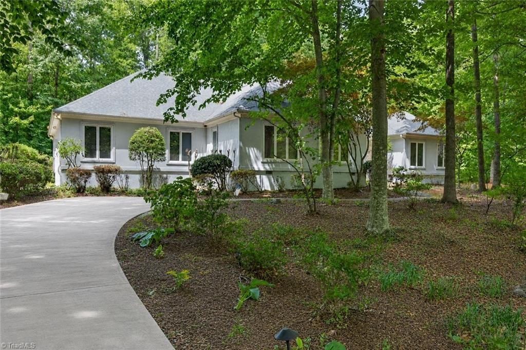 2400 Hunters Crossing Trail, Summerfield, NC 27358