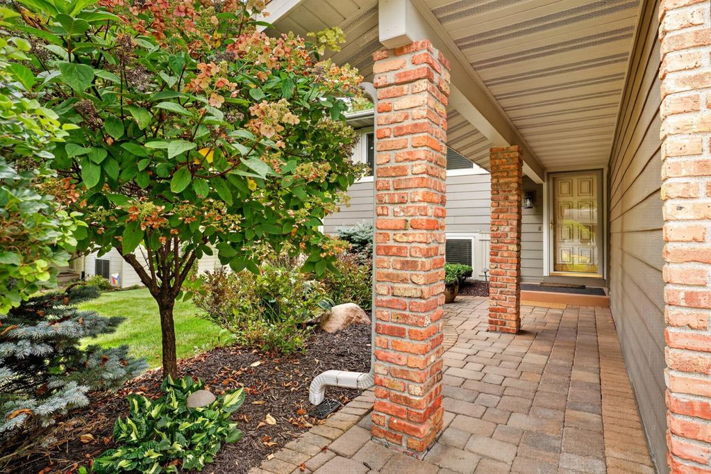 8412 Hiawatha Avenue, Eden Prairie, MN 55347 — photo 2