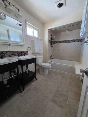 112 Hill Hollow Rd, South Plainfield Boro, NJ 07080